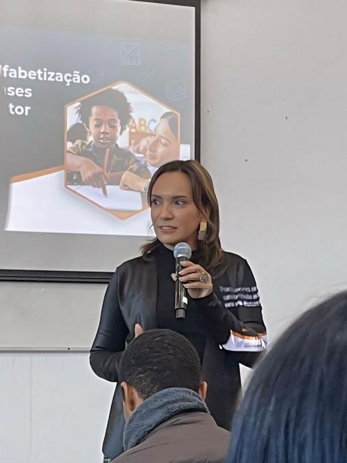 Pinda participa de Ciclo Formativo em Taubaté para discutirem alfabetização