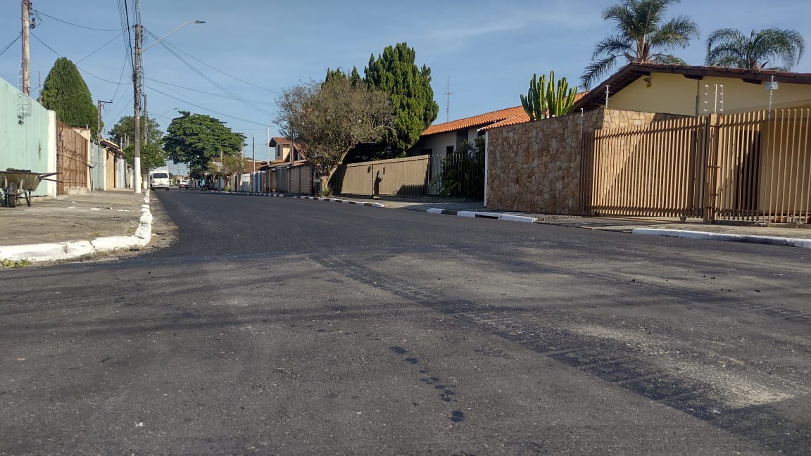 Prefeitura executa mais 4 quilômetros de recapeamento asfáltico em ruas do Mombaça e Vila Rica