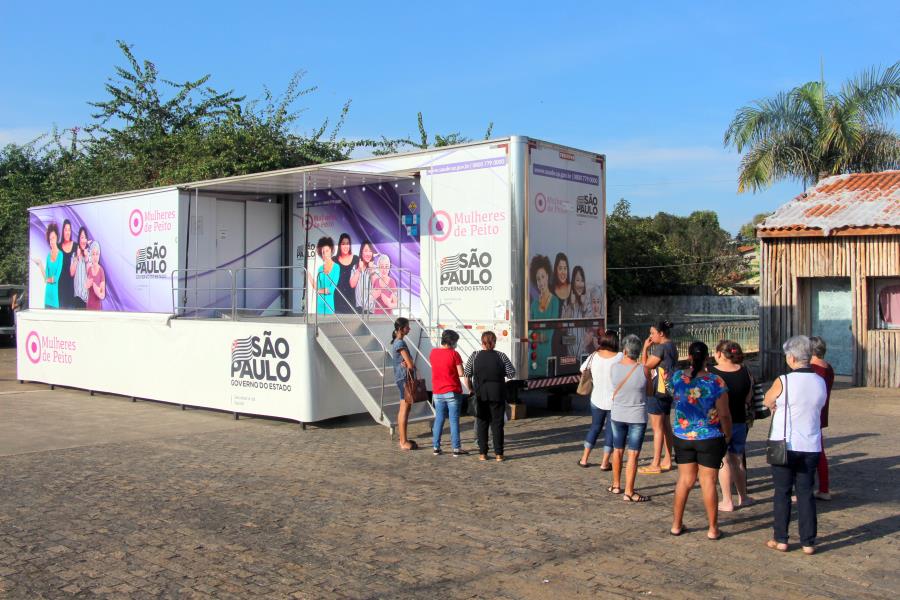 Carreta da Mamografia promove exames gratuitos na Praça dos Italianos