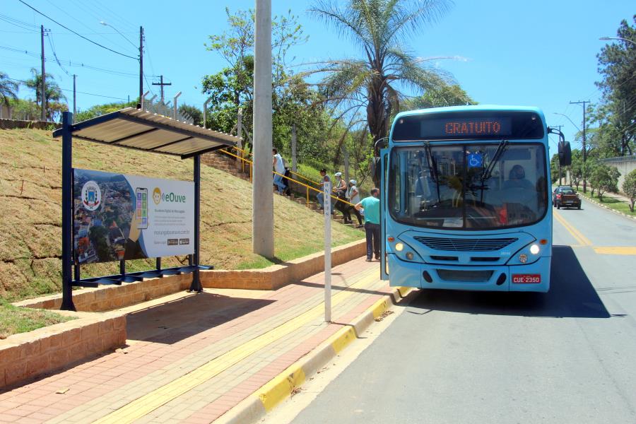 Prefeitura instala pontos de ônibus em diversos bairros