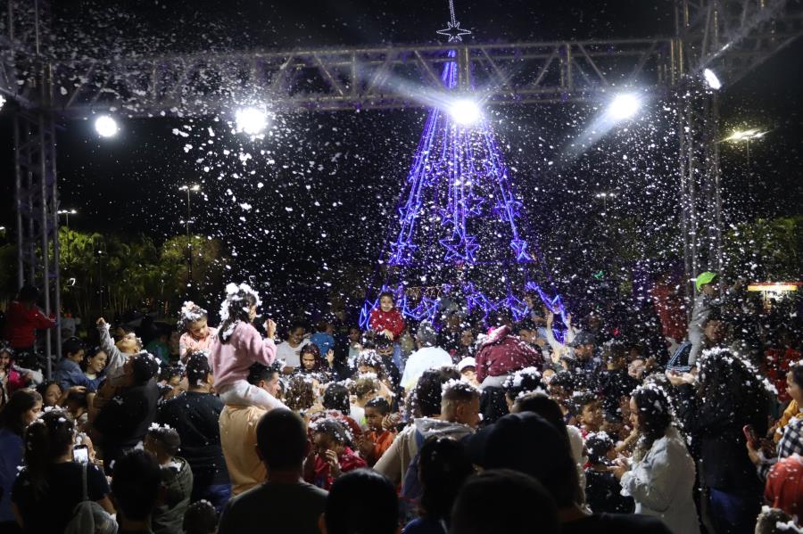 Grande público prestigia abertura do Natal Encantado