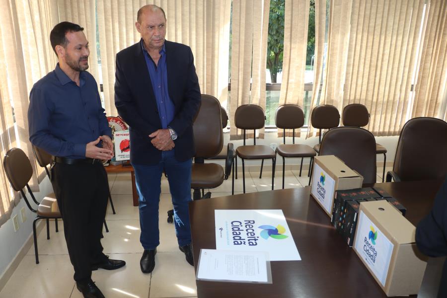 Departamento de Educação recebe doação de minicomputadores