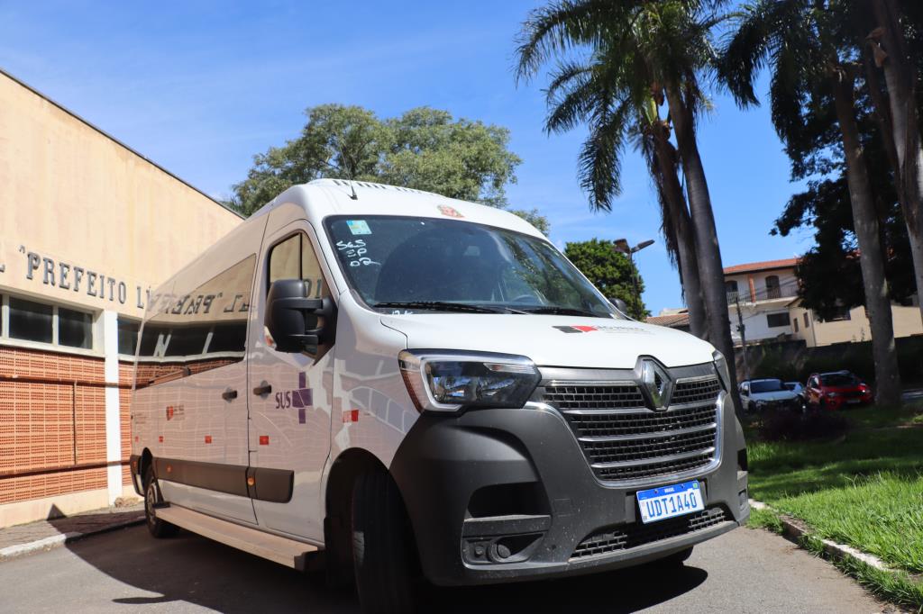 Morungaba recebe nova van 0km para transporte de pacientes