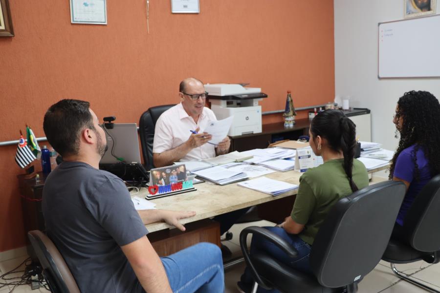 Prefeito Fernando recebe representantes do Parlamento Jovem