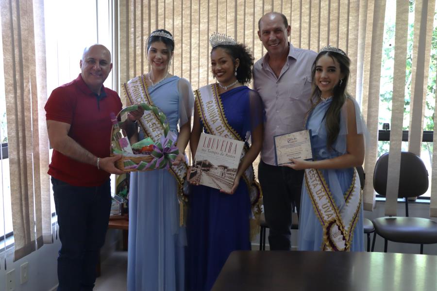 Prefeito de Morungaba recebe a Corte da 54ª Festa da Uva e 10ª Expo Caqui de Louveira