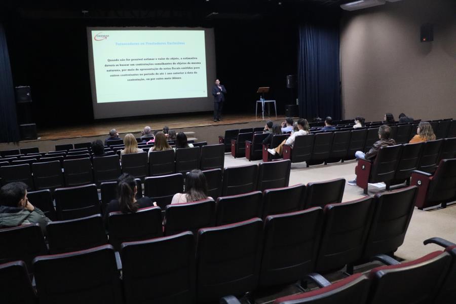 Servidores municipais participam de curso de Planejamento de Contratação Pública
