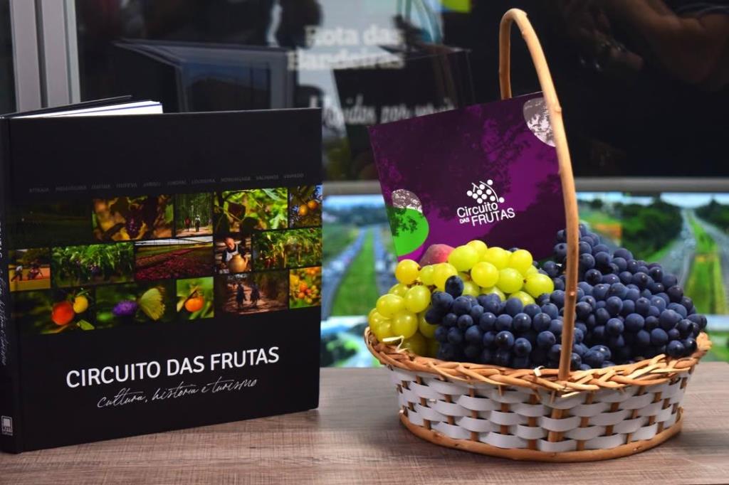 Morungaba integra livro que documenta história, cultura e paisagens dos municípios do Circuito das Frutas