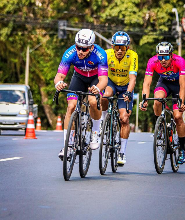 Atletas da cidade se destacam em competições de xadrez, futebol, ciclismo e basquete no fim de semana