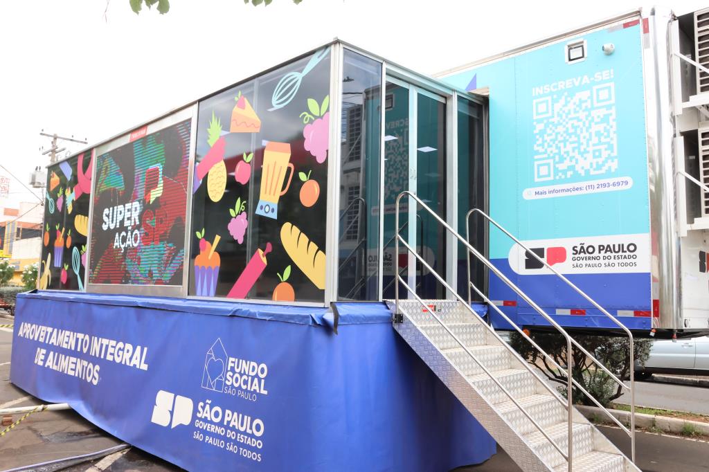 Fernandópolis recebe visita da primeira-dama do Estado nas carretas do Caminho da Capacitação