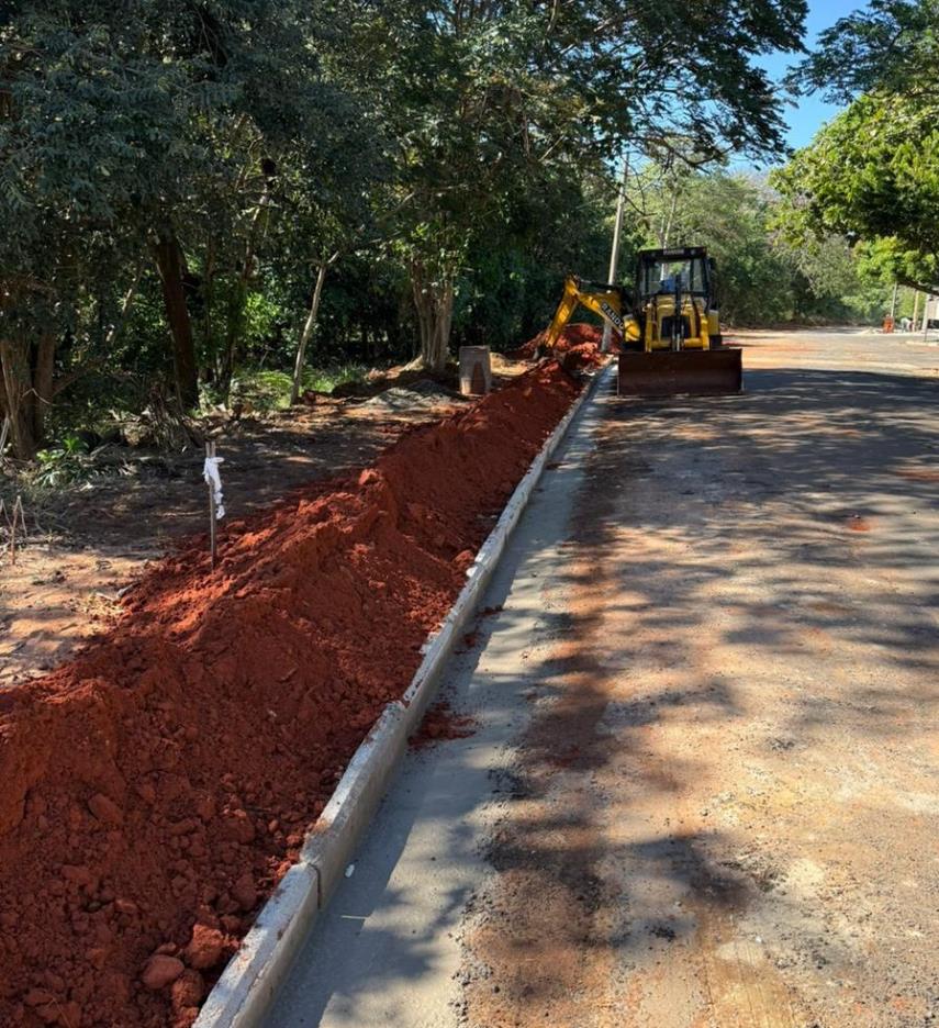 Zona Sul de Fernandópolis recebe mais guias e sarjetas esta semana