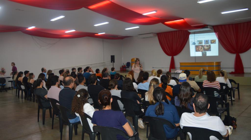 Profissionais de saúde bucal de Fernandópolis participam de capacitação