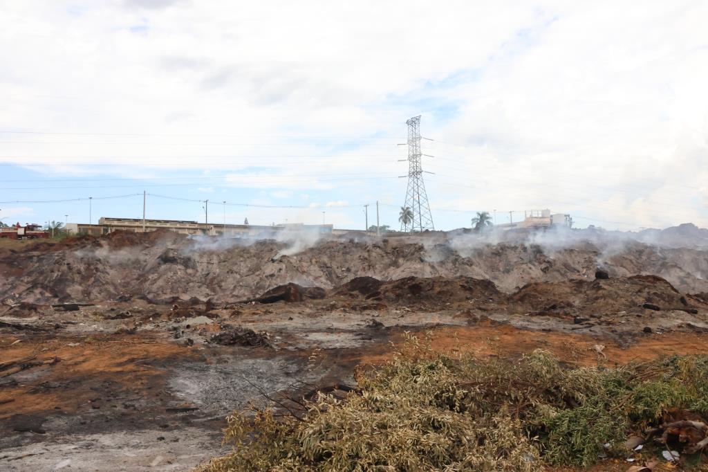 Focos de incêndio no Ecoponto mobilizam Defesa Civil