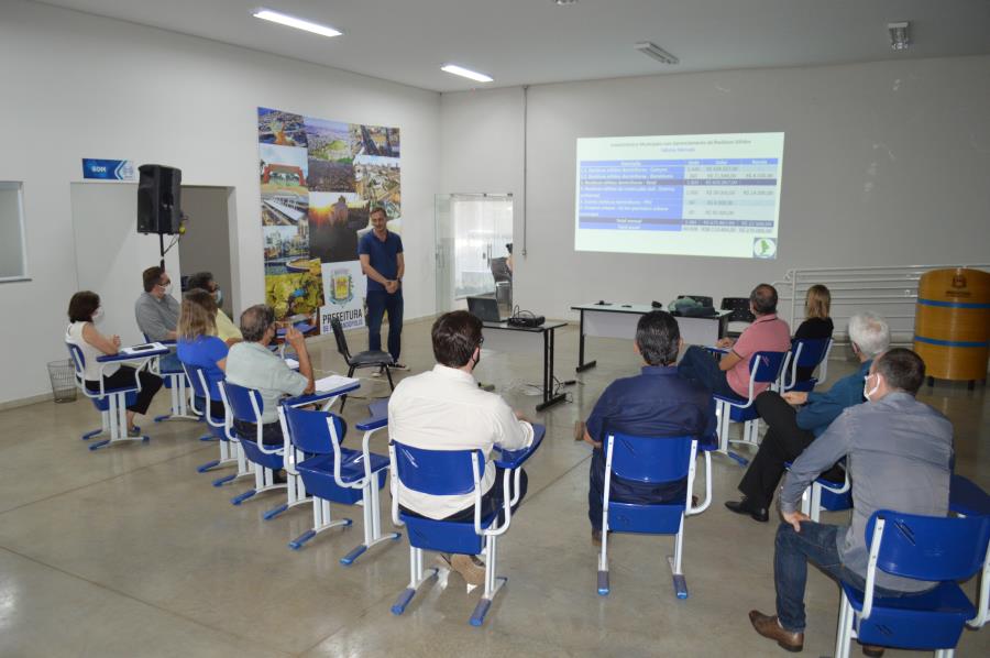 Secretários Municipais participam de reunião sobre Lei de Descarte de Resíduos Sólidos