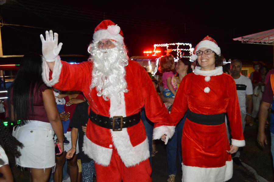        Grande público prestigia chegada do Papai Noel em Brasitânia 