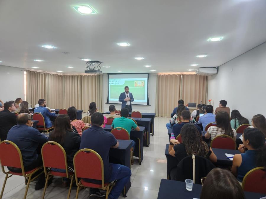 Equipes municipais participam de curso sobre contratações públicas