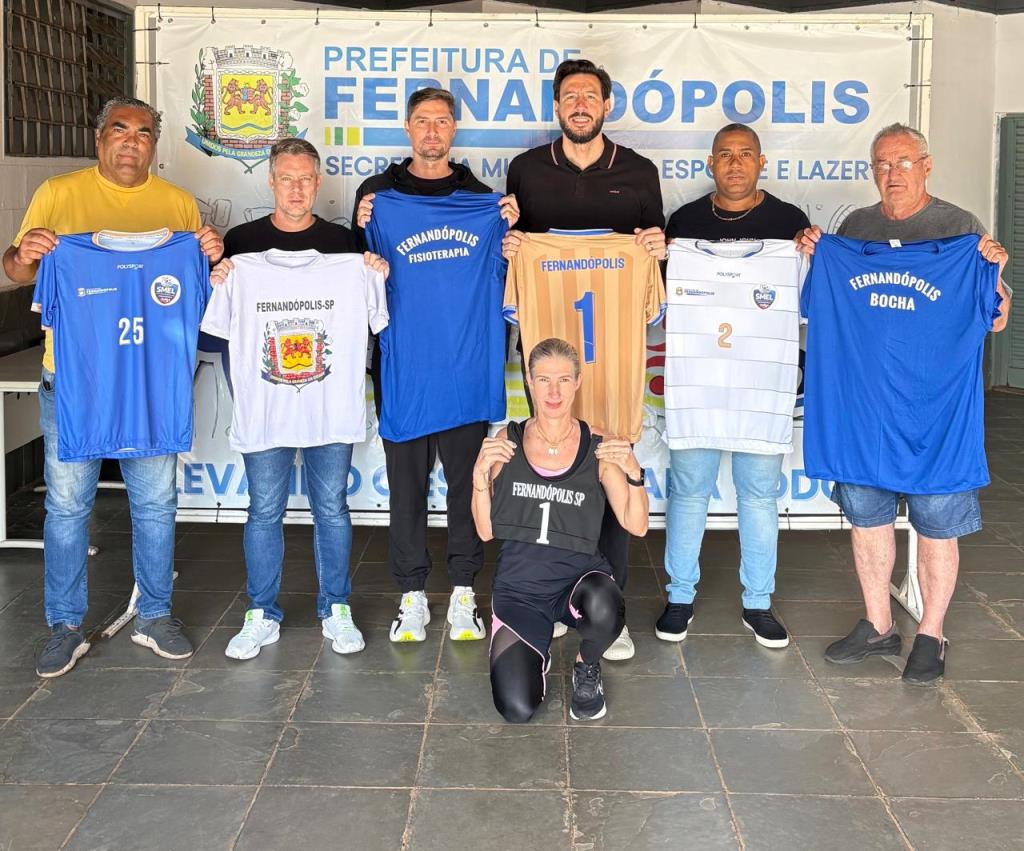 Atletas de Fernandópolis recebem novos uniformes para os Jogos Regionais