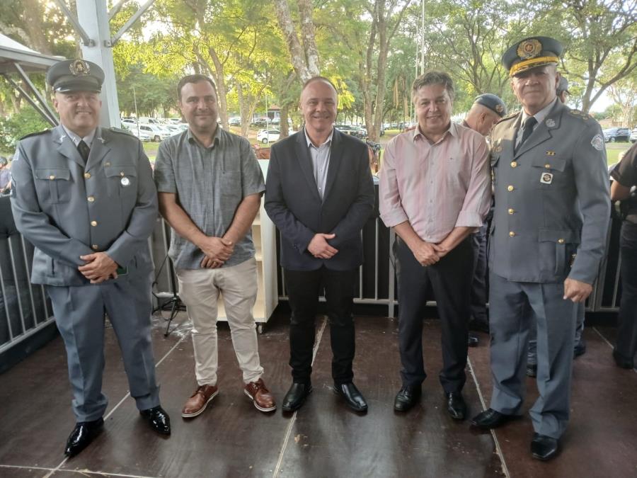 Vice-prefeito Marcos Mazeti e vereador Ricardo Pedroso representam cidade em solenidade no 9º BAEP