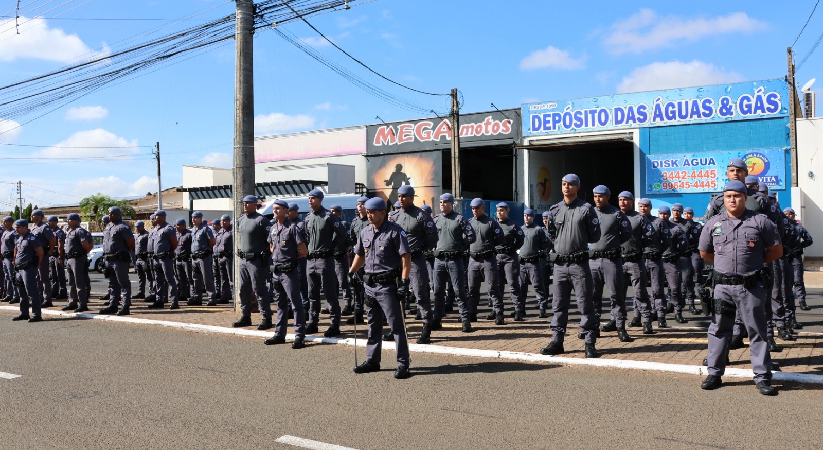 Formatura de soldados marca cerimônia solene da Polícia Militar