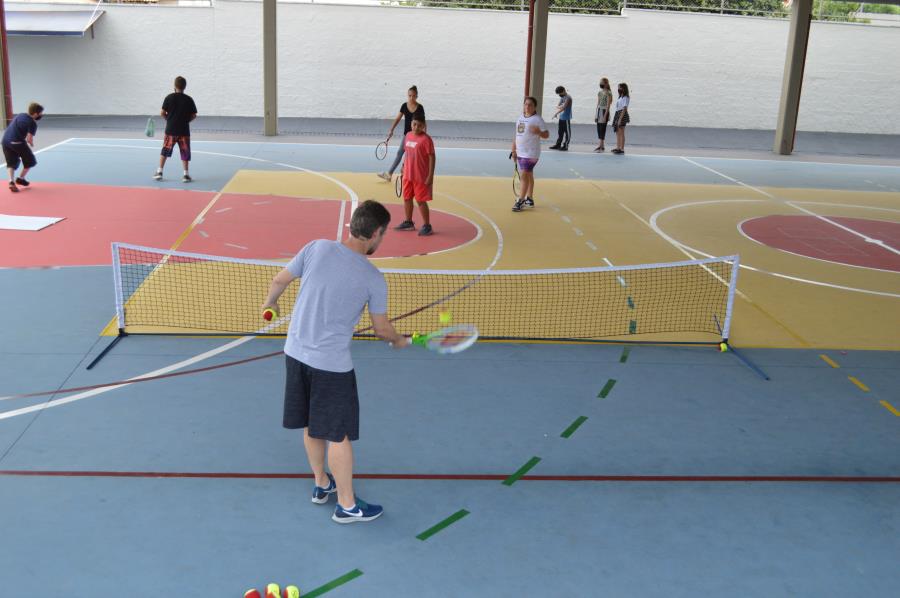 Aulas de Tênis em escolas municipais de Fernandópolis fazem sucesso