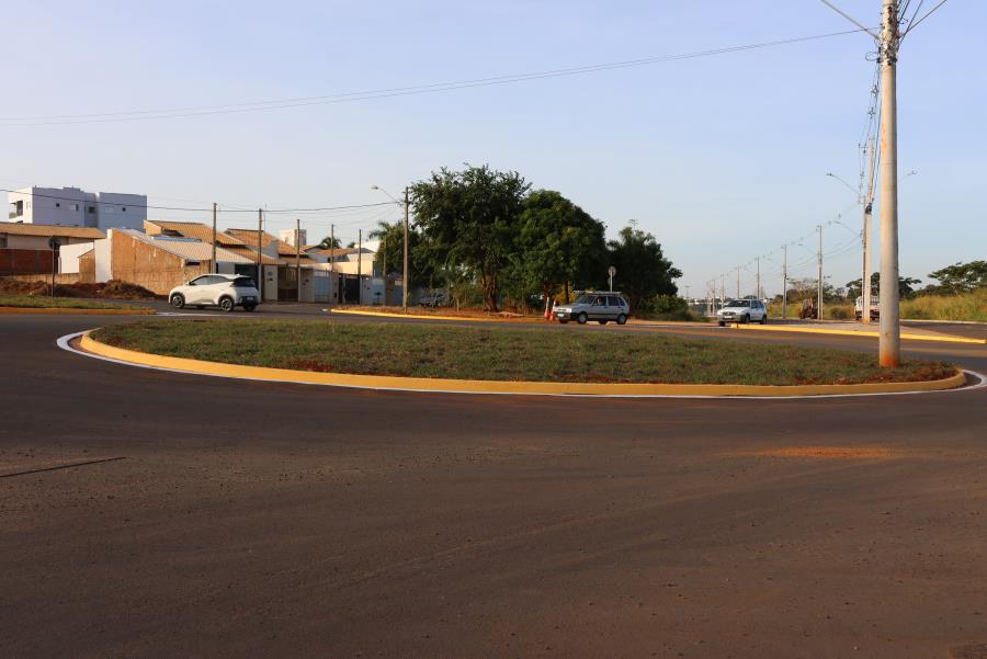 Prefeitura libera trânsito da Carlos Gandolfi entre as rotatórias da Av. dos Arnaldos e Parque Universitário