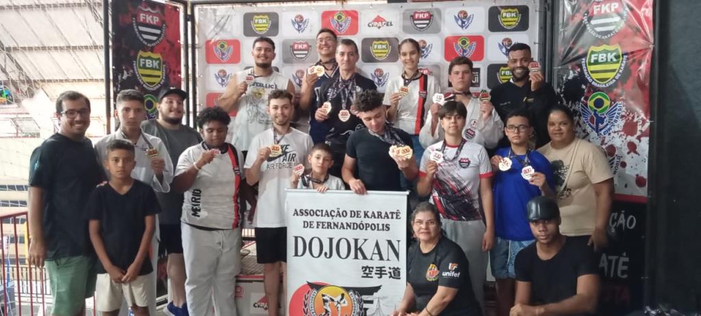 Atletas da cidade conquistam medalhas na Copa São Paulo de Karatê