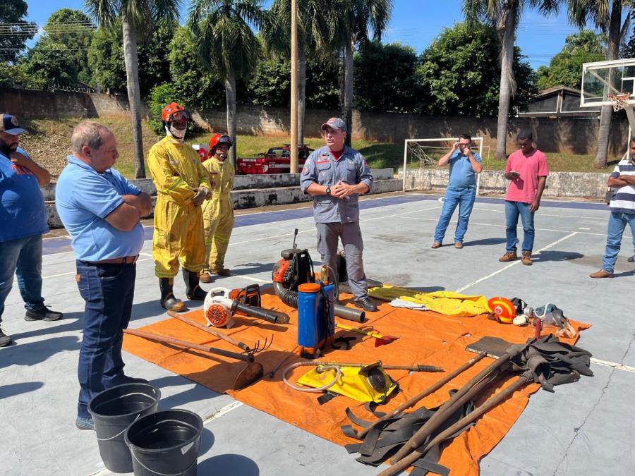 Ouvidora faz treinamento de combate a incêndios no Corpo de Bombeiros