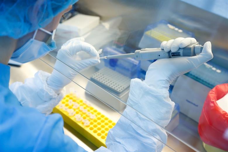 Testes da vacina de Oxford contra covid-19 são retomados no Brasil
