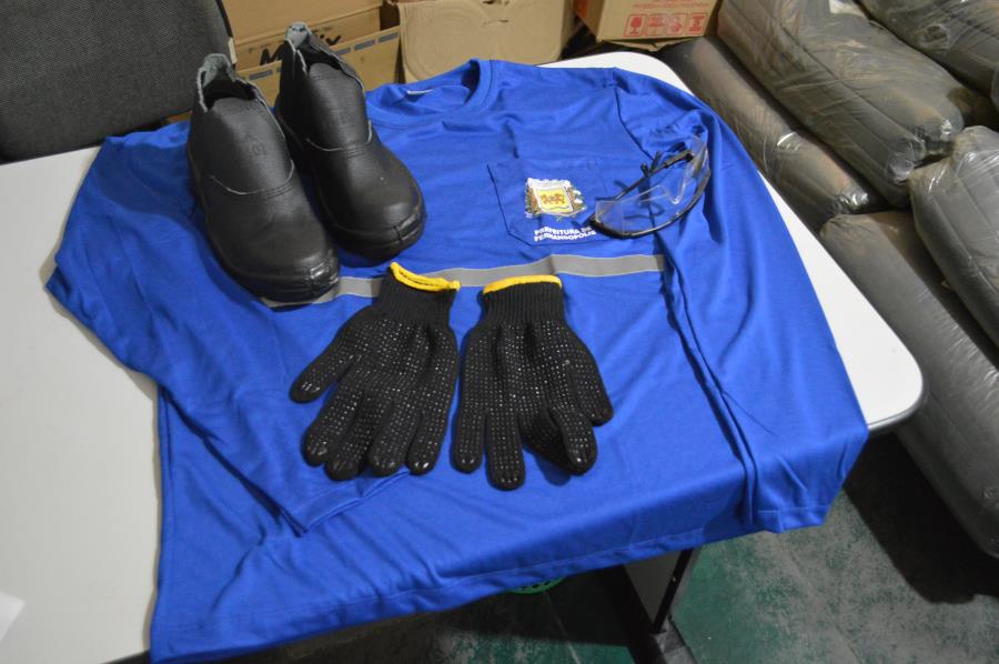 Fernandópolis entrega novos uniformes para equipes que trabalham nas ruas