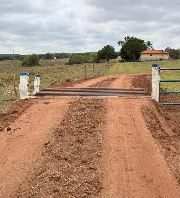 Secretaria de Agricultura realiza melhorias em estrada rural das Caetanas