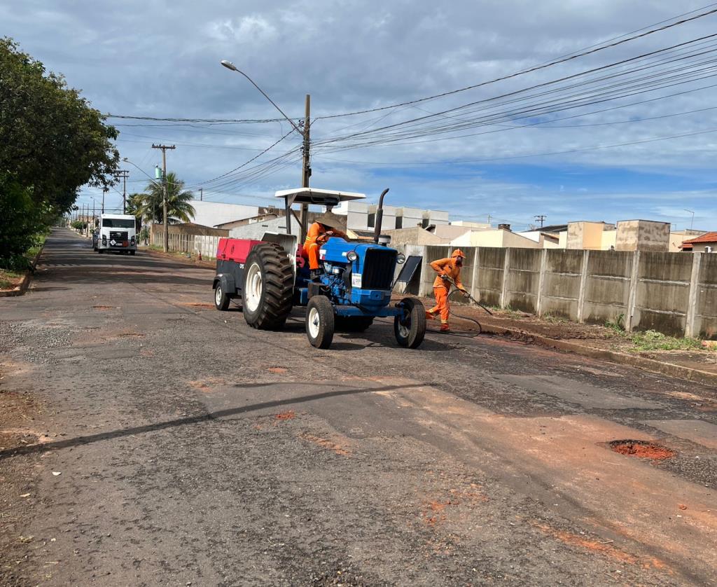 Recapeamento asfáltico chega ao Parque Universitário: mais 4.200 m2