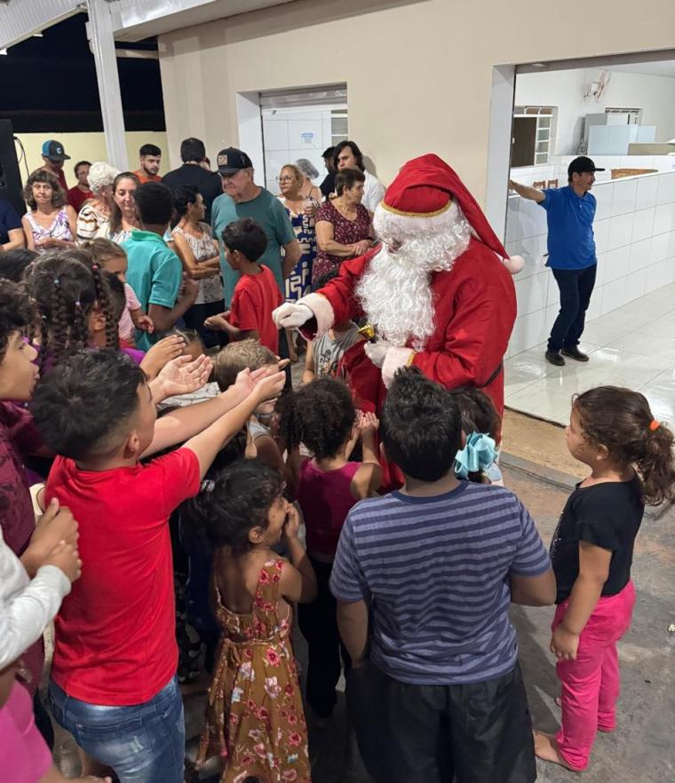 Chegada do Papai Noel anima Brasitânia