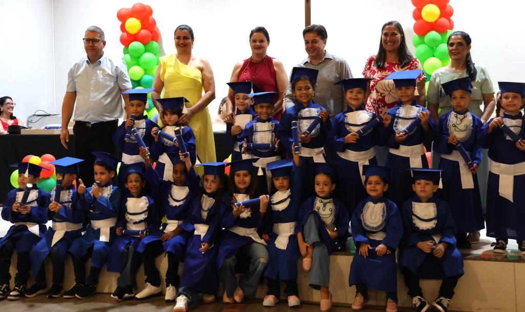 Rede municipal comemora formatura de 139 alunos
