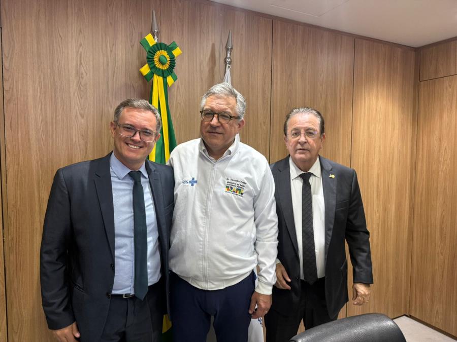 Prefeito protocola pedidos em Brasília para investimentos na saúde
