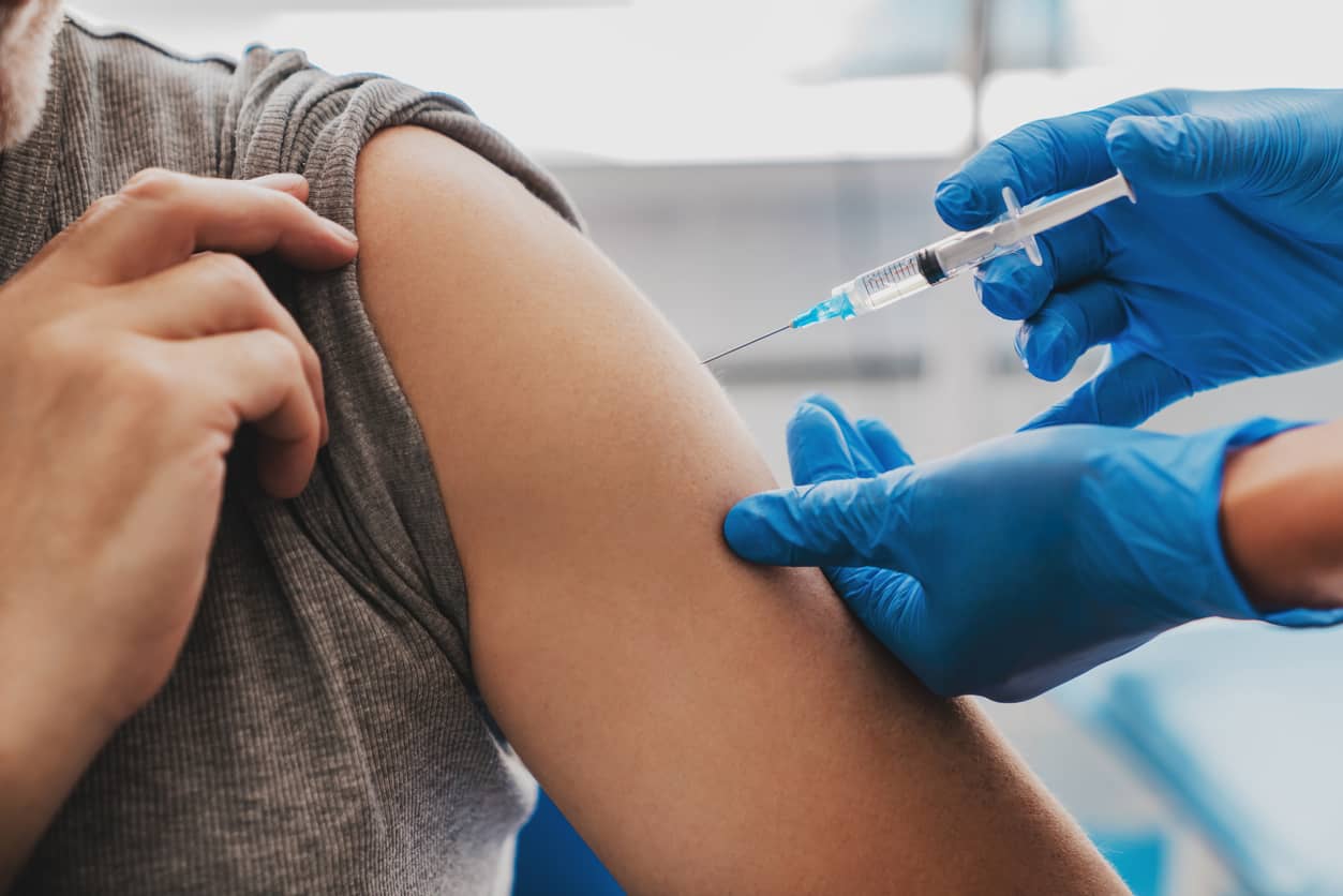 VACINAÇÃO EM DIA: Saúde orienta sobre a importância da imunização contra a Covid