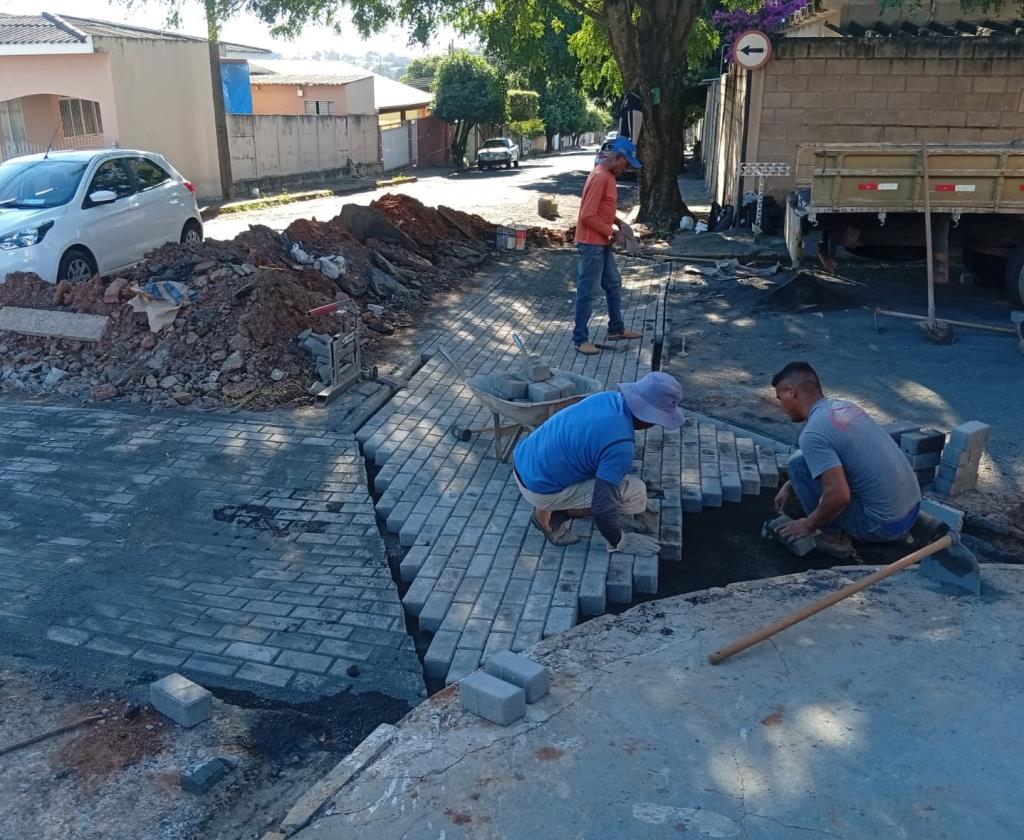 Prefeitura avança na construção de 600 metros quadrados de “sarjetões”