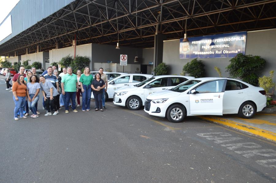Cinco carros zero quilômetro são entregues para Saúde e Educação de Fernandópolis