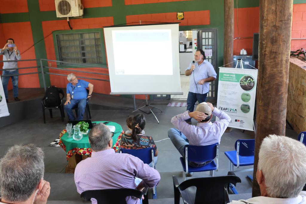 Prefeitura promove encontro com produtores rurais sobre linhas de crédito do FEAP