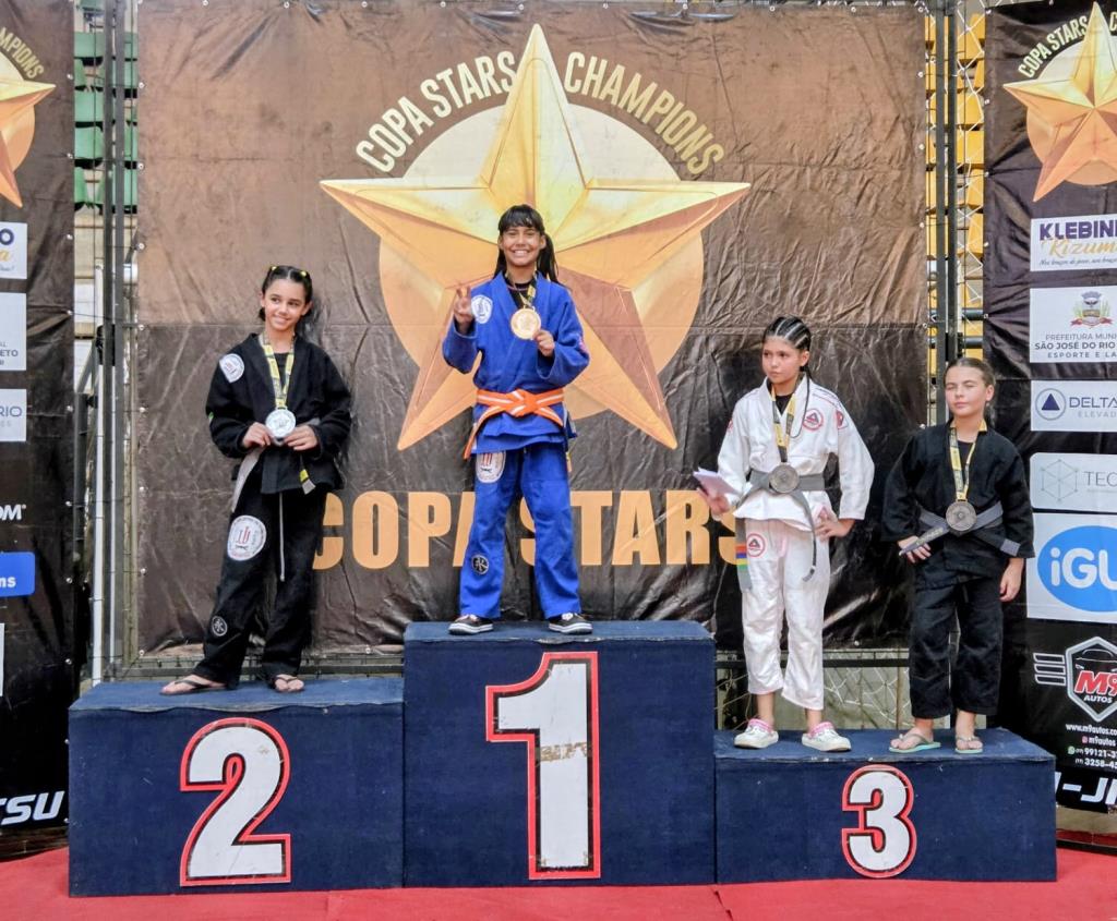 Atletas de Fernandópolis conquistam medalhas em campeonato de jiu-jitsu