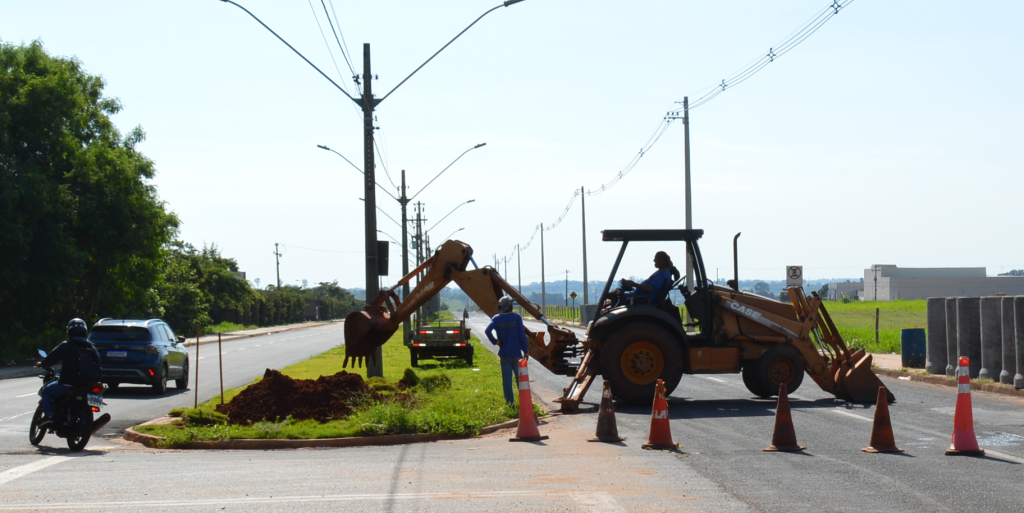 Obra de drenagem modifica trânsito na Valério Angelucci