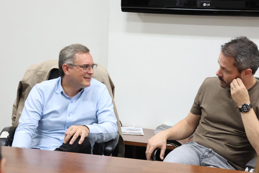 Deputado Federal Saulo Pedroso visita gabinete no Paço Municipal