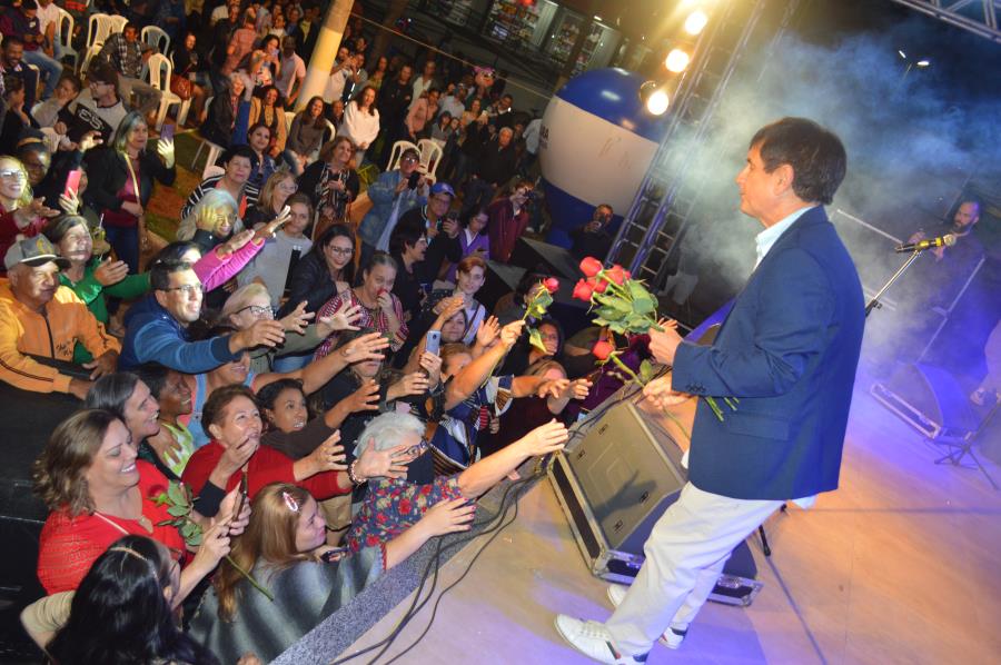 Show de Byafra em Fernandópolis reúne grande público na Praça Central