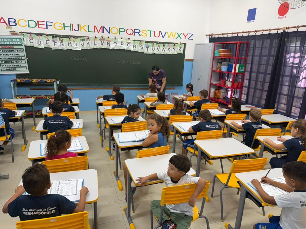 Escolas de tempo integral recebem móveis novos
