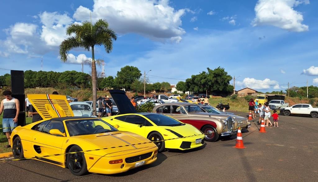 Exposição de Carros Antigos atrai 700 visitantes ao Museu de Paleontologia