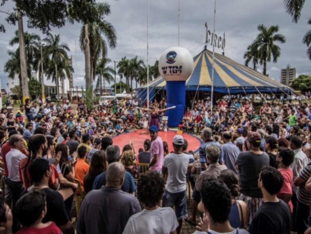 Começam os preparativos para o 13º EuRiso, festival que transforma a Praça da Matriz em um grande espetáculo de circo