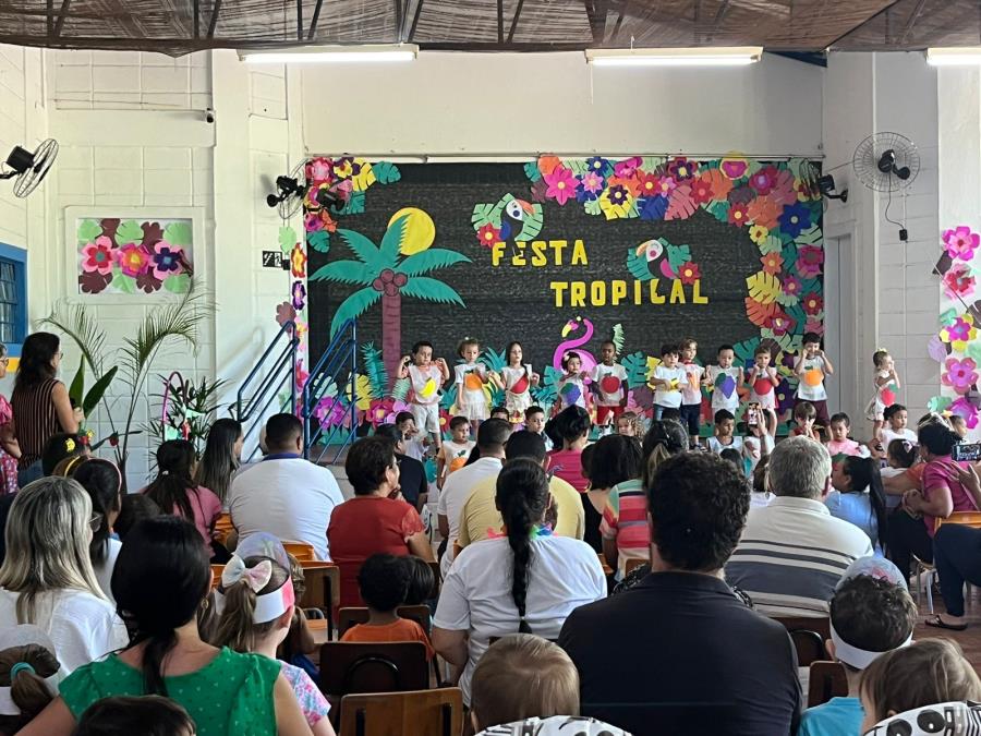 ‘Festa Tropical’ reúne famílias e comunidade no CEMEI Ângelo Finoto
