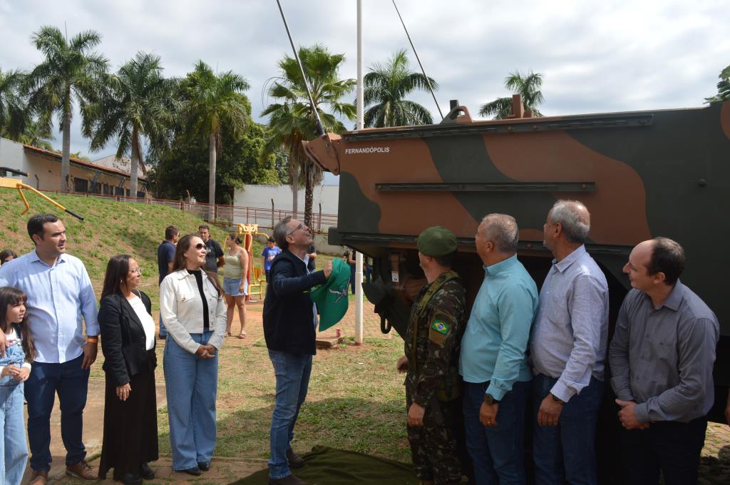 Fernandópolis é eternizada em veículo do Exército