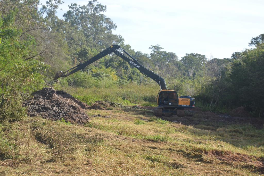Começa o trabalho de desassoreamento da represa de Fernandópolis