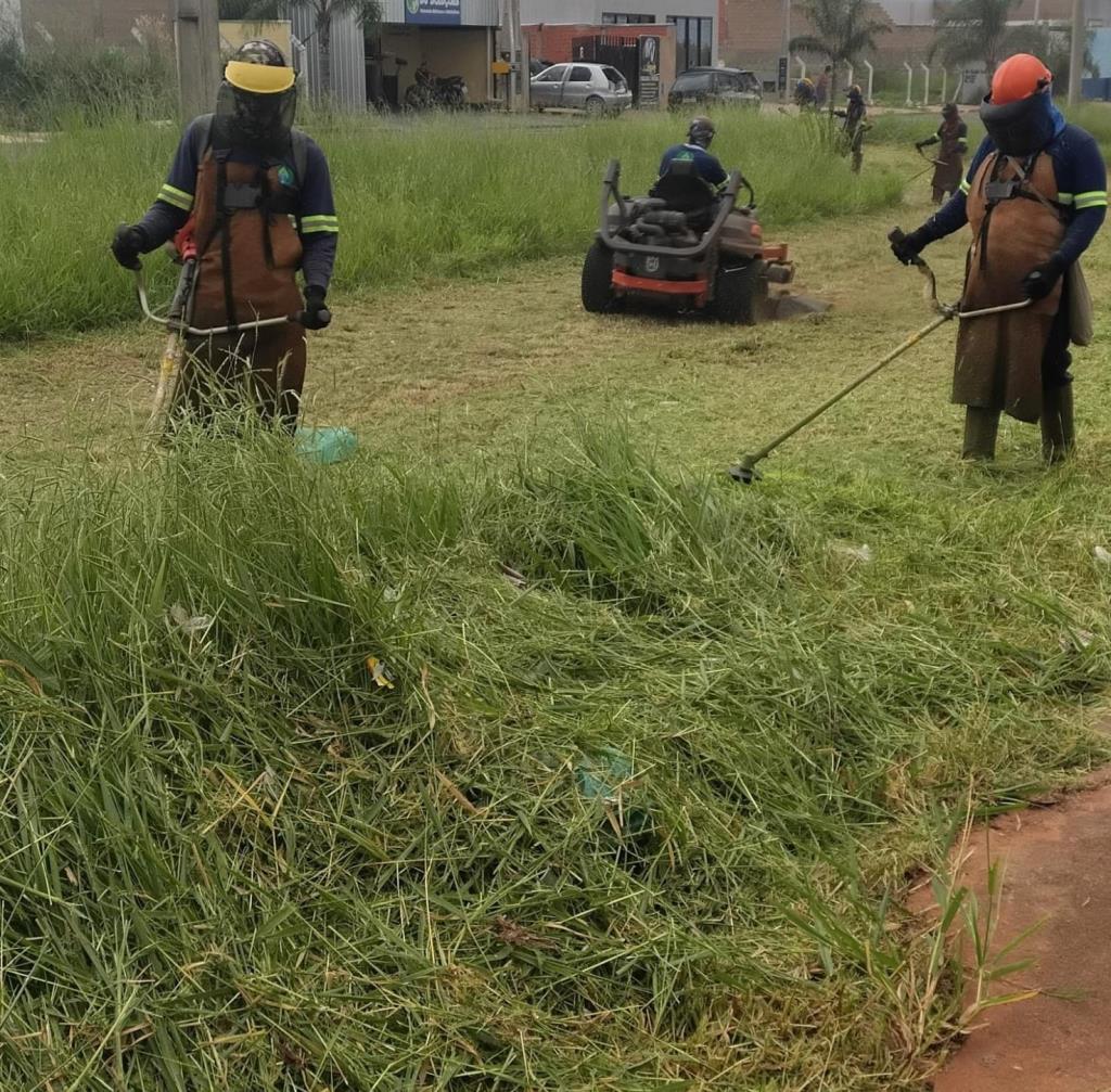Região do bairro Ana Luiza recebe mutirão de roçagem