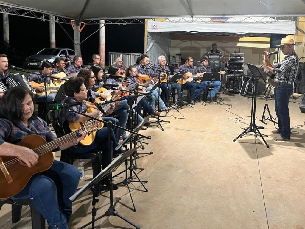 Música sertaneja e Feira do Dinossauro atraem 300 pessoas ao Museu de Paleontologia