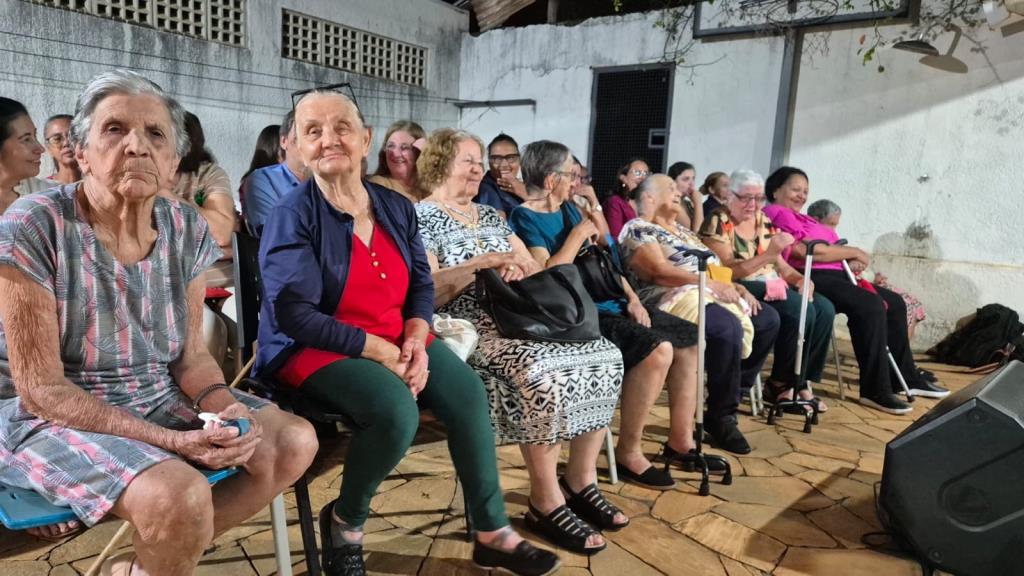 Orquestra de Violeiros leva música, alegria e qualidade de vida aos idosos do Centro Dia